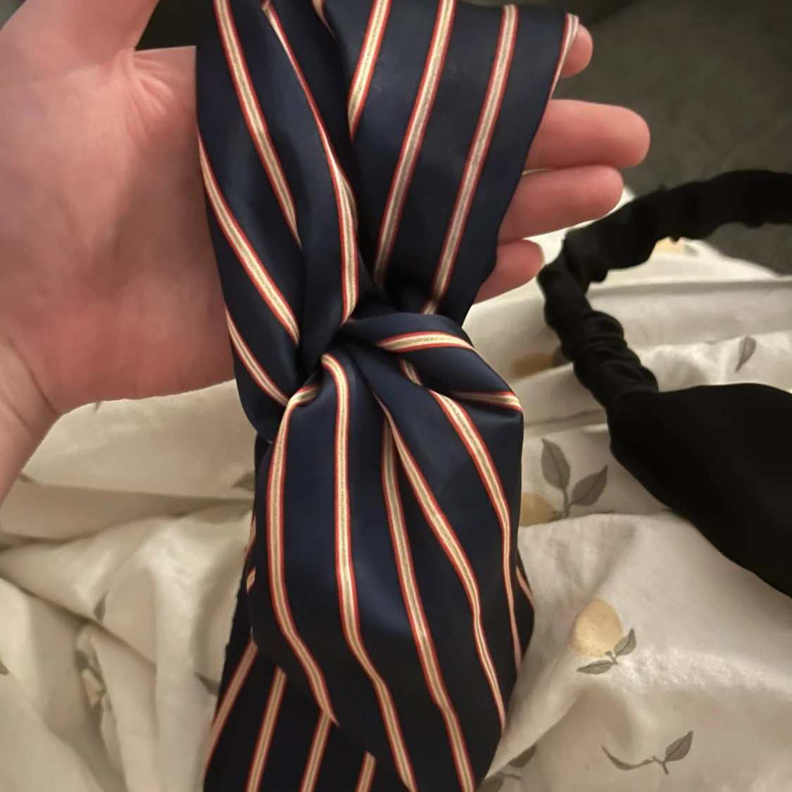 2-pack hårband, svart & en randigt - 2