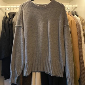 Arket grå stickad tröja  - Super fin stickad tröja från arket 🩶