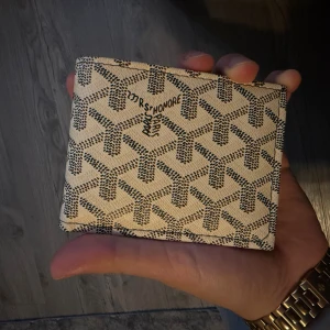 G*yard plånbok — beige - I jättefint skick - köptes i Milan, 2019. Detta märke är känt för att ha livslånga produkter.