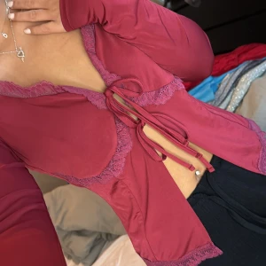 Topp - Superfin festtopp ifrån nakd, endast använd 1 gång!! ❤️‍🔥 perfekt till jul 