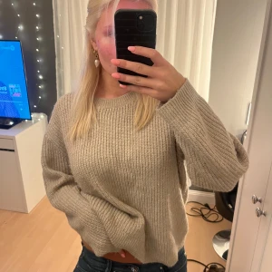 Stickad tröja  - Jättebra skick!!