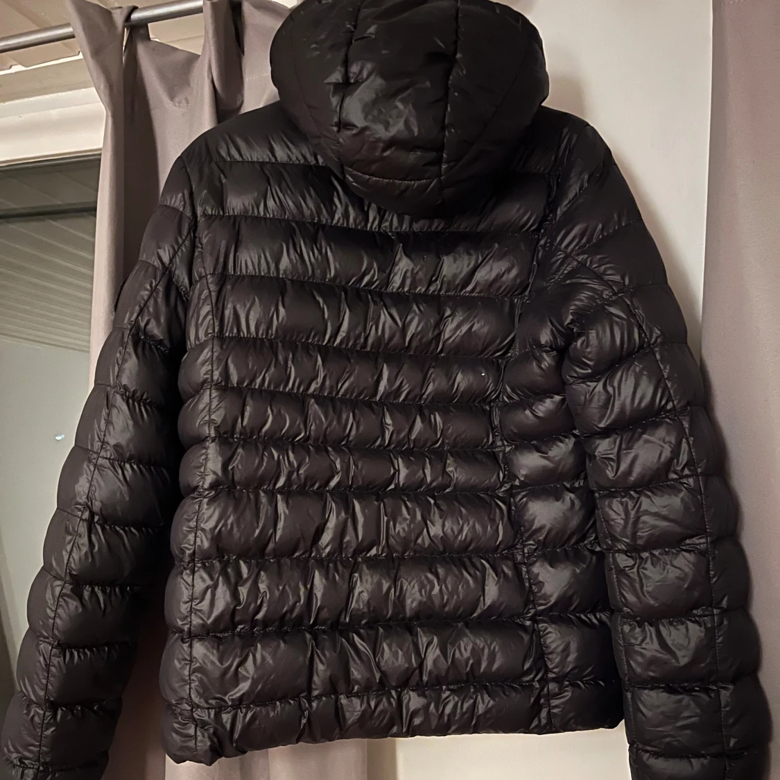 Svart pufferjacka från Boohoo - 1