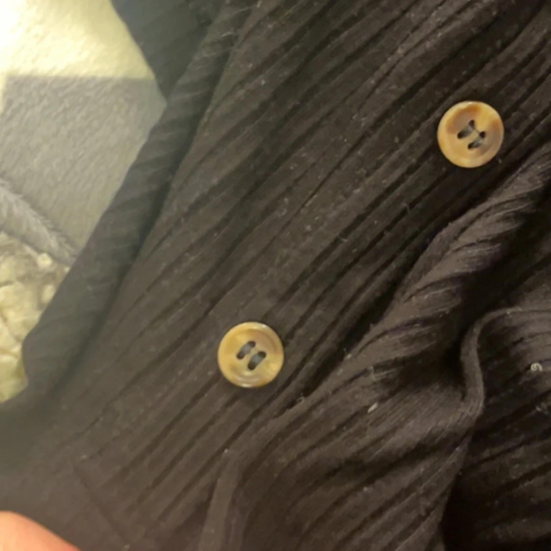 Svart ribbad topp med knappar H&M - 1