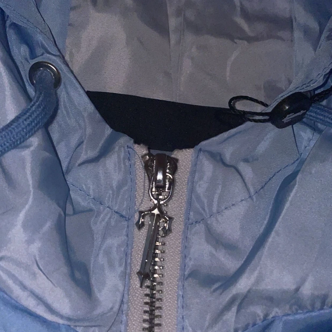 Blå vindjacka från Trapstar med huva - 4