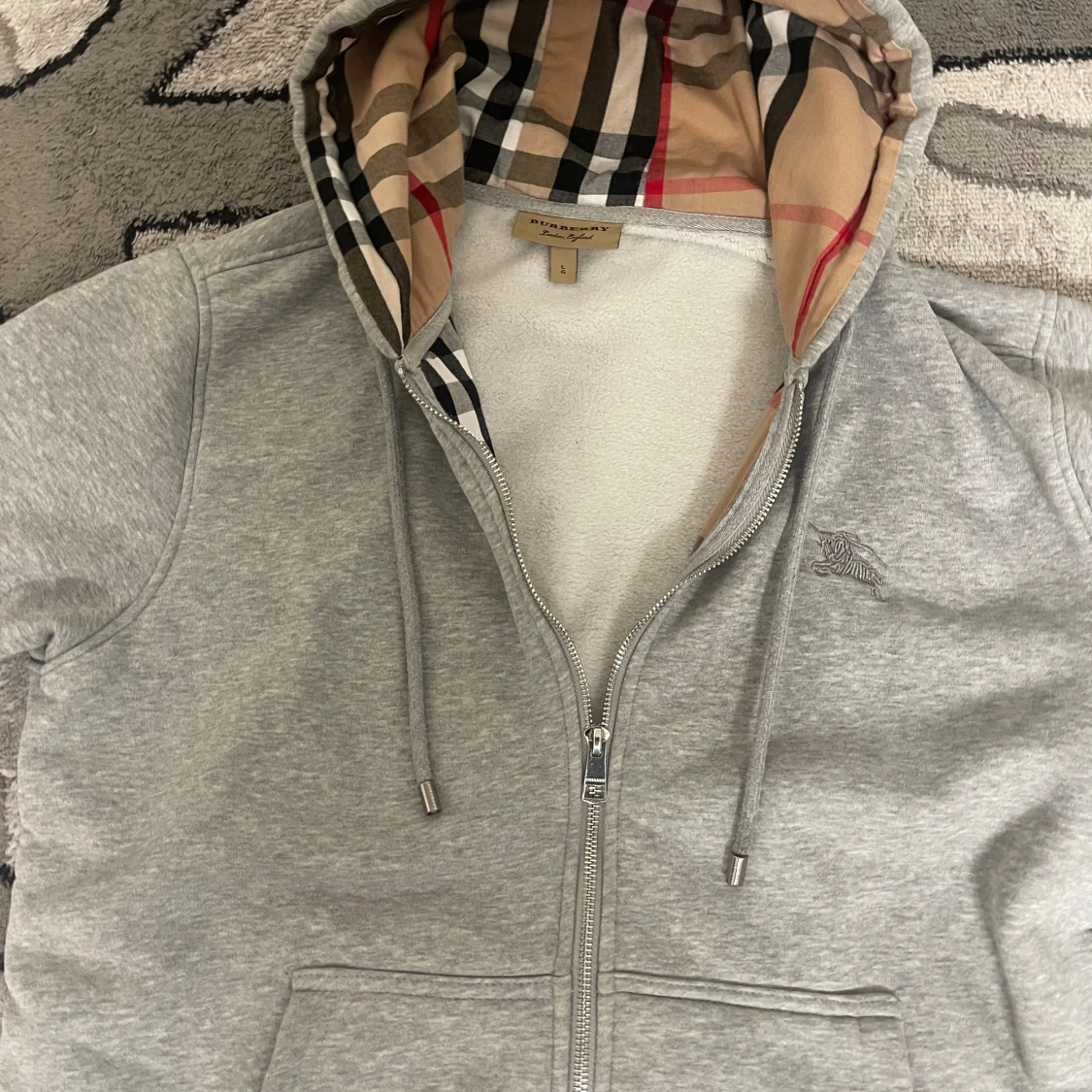 Grå Burberry hoodie med rutig huva - 1