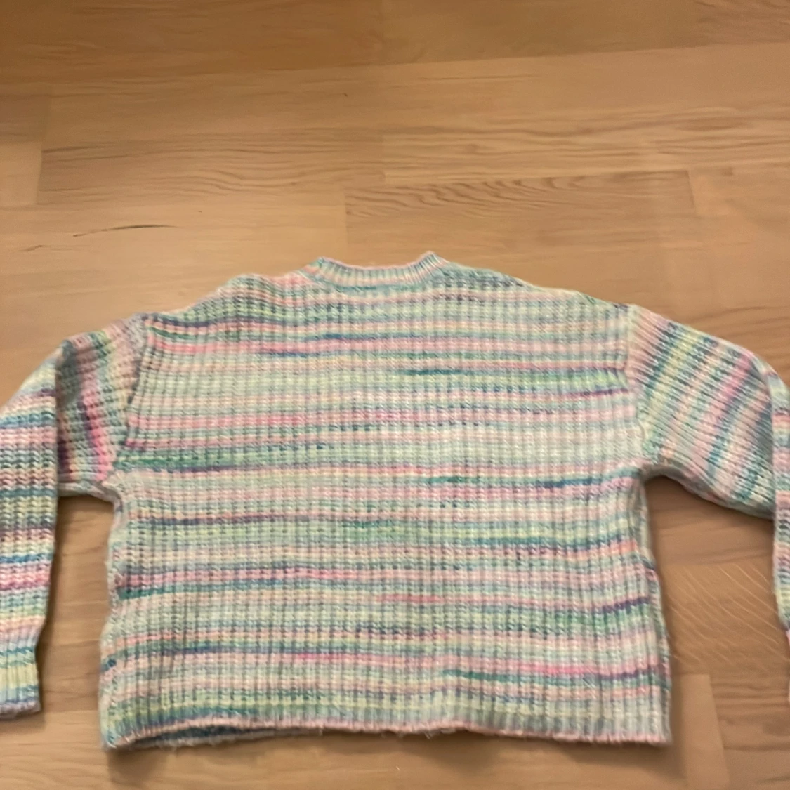 Pastellrandig stickad tröja Pigalle - 1