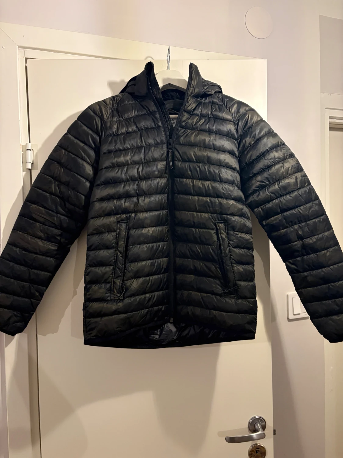 Svart pufferjacka från McKinley