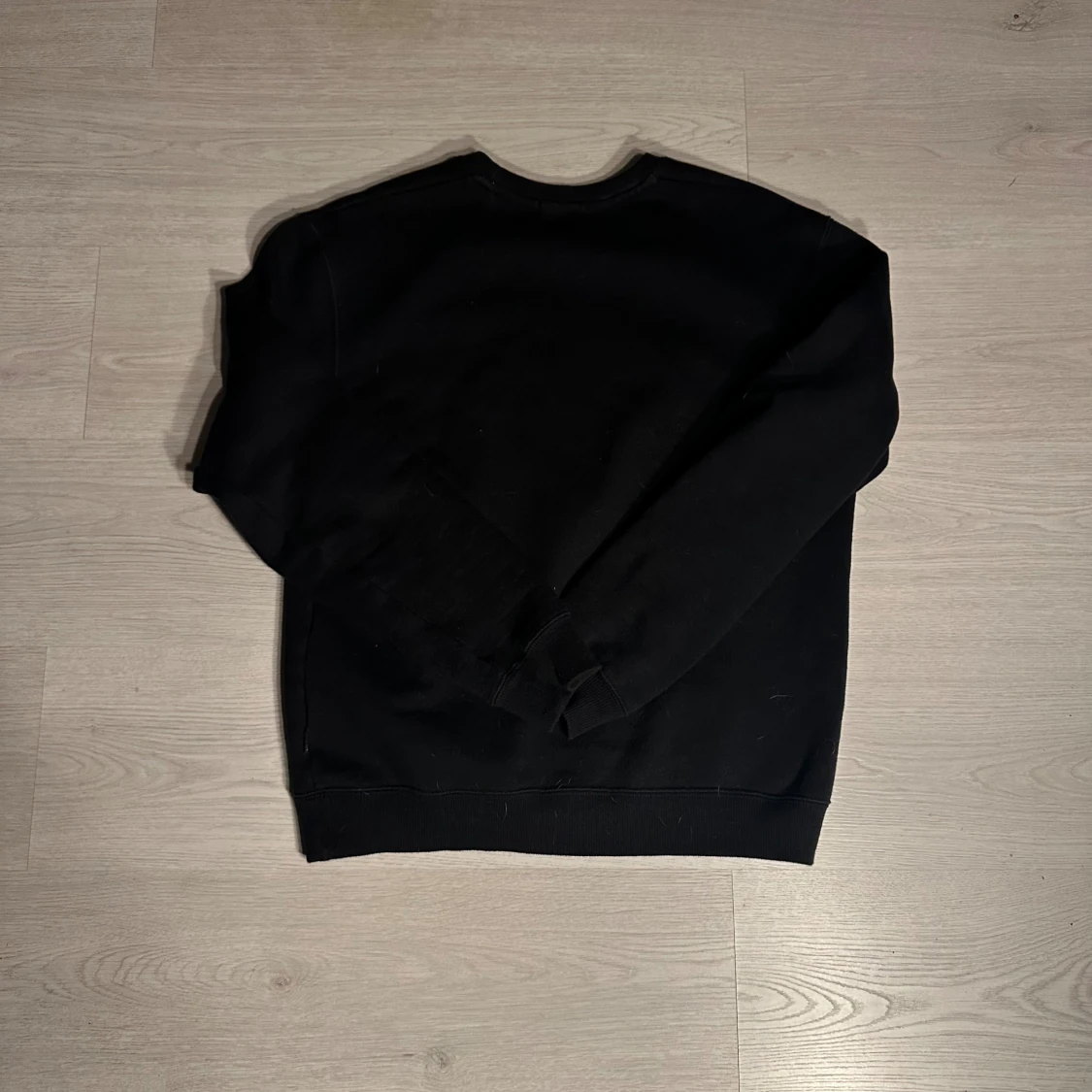 Svart sweatshirt från Tiger of Sweden - 1