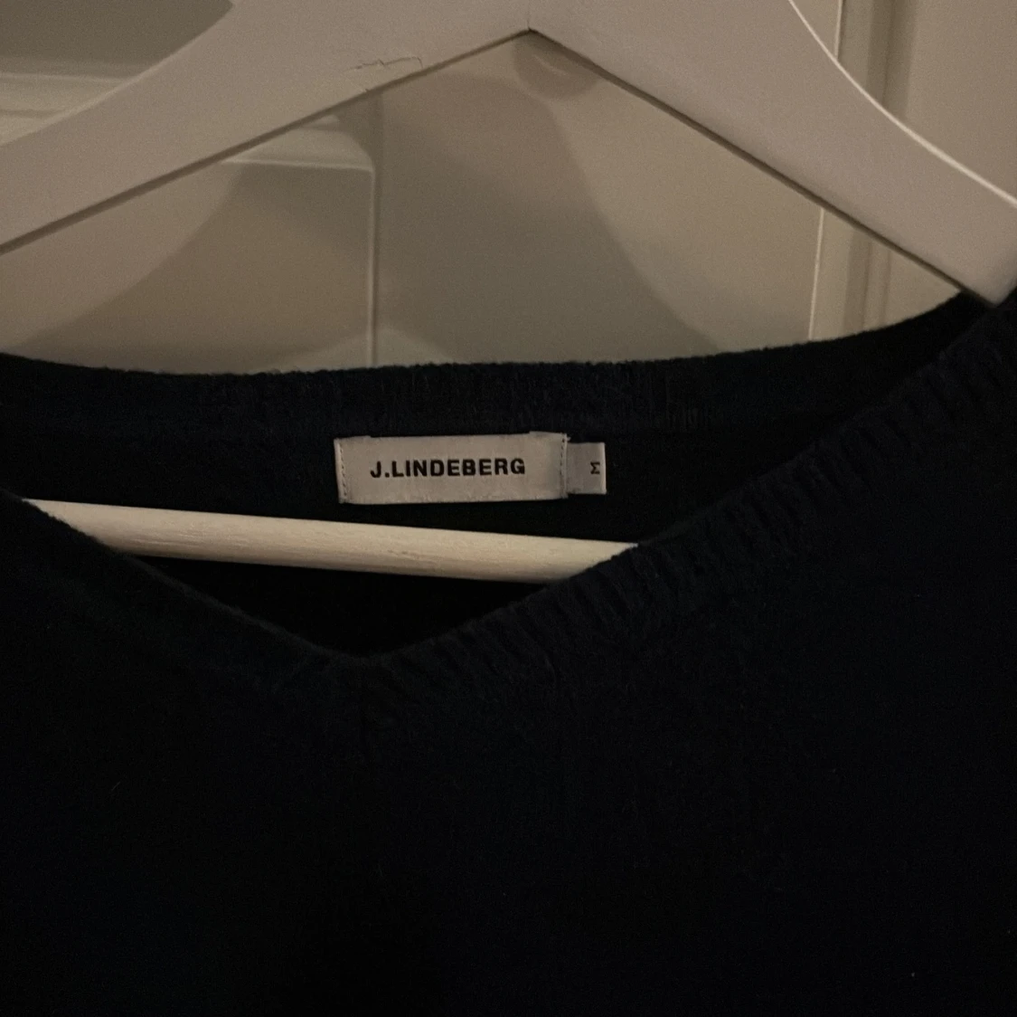 Marinblå v-ringad tröja J.Lindeberg - 1