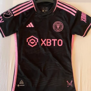 Inter miami messi jersey - Endast använd en gång.