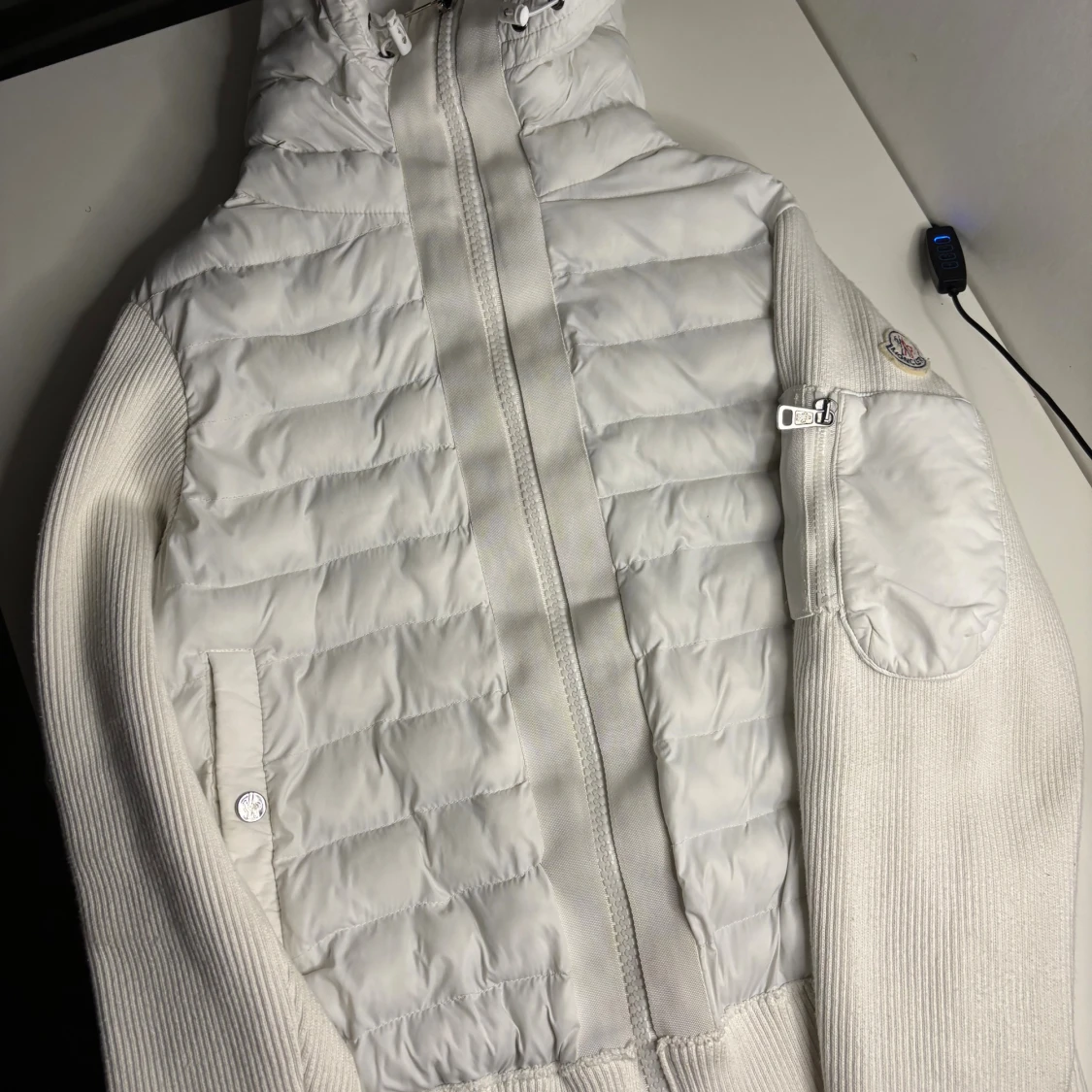 Vit pufferjacka från Moncler