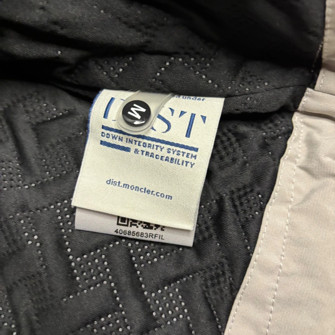 Beige vindjacka från Moncler - 4