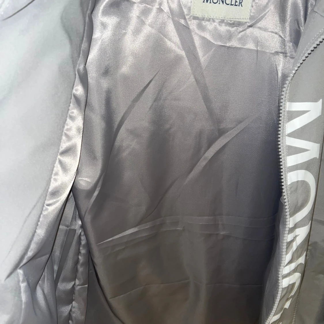 Grå vindjacka Moncler med huva - 2