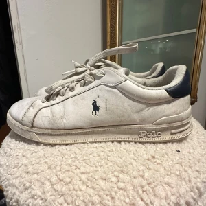 Polo Ralph Lauren skor  -  vita sneakers från Polo Ralph Lauren 
