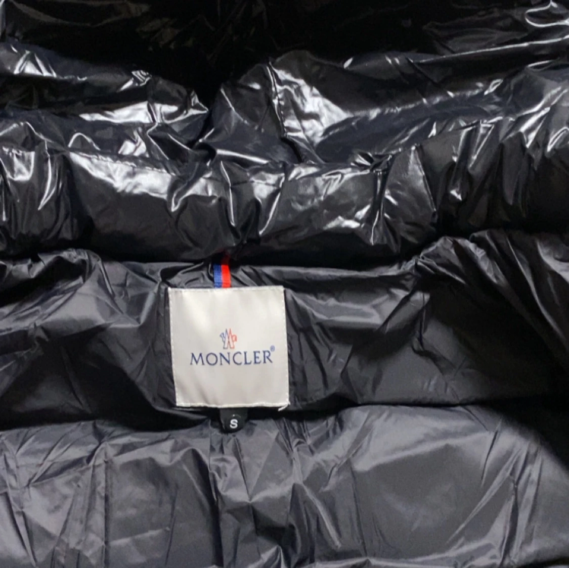 Svart Moncler pufferjacka med huva - 3