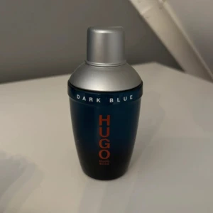 Hugo Boss parfym - Hugo Boss Dark Blue parfym som är helt oanvänd. Skriv om funderingar