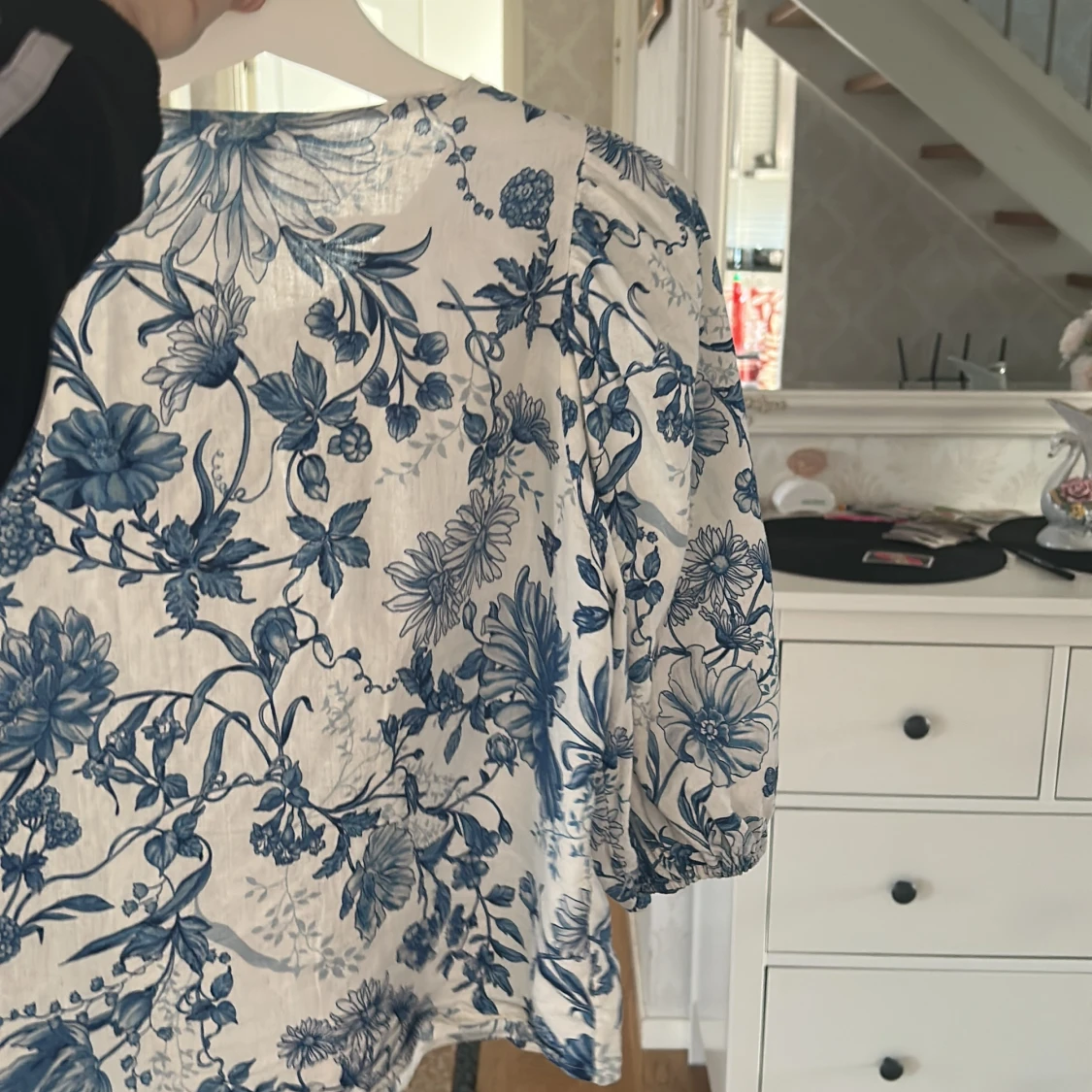 Blå vit blus från h&m - 1