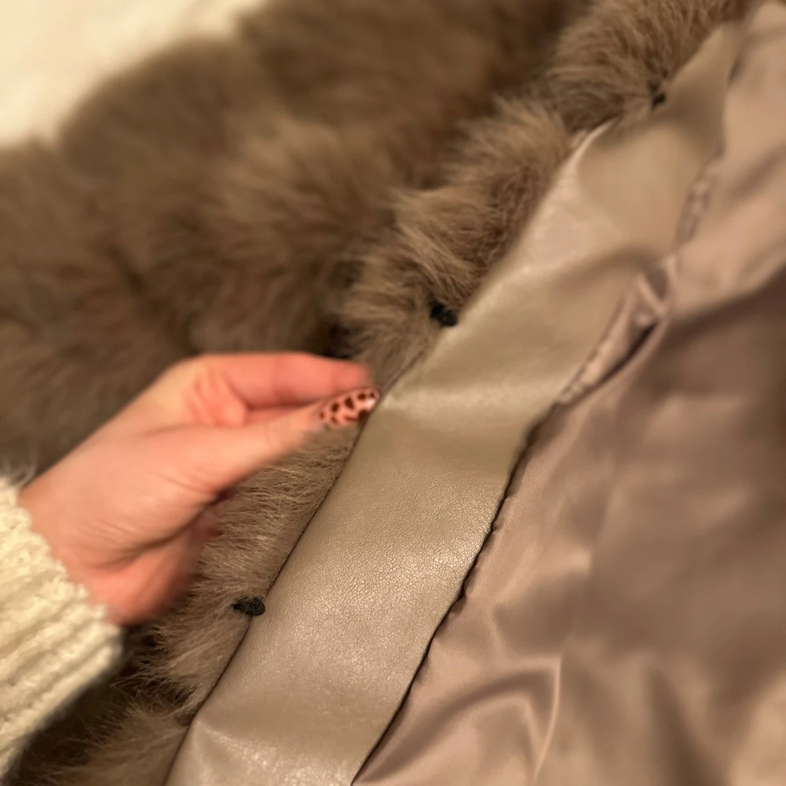 Brun fluffig pälsjacka - 4