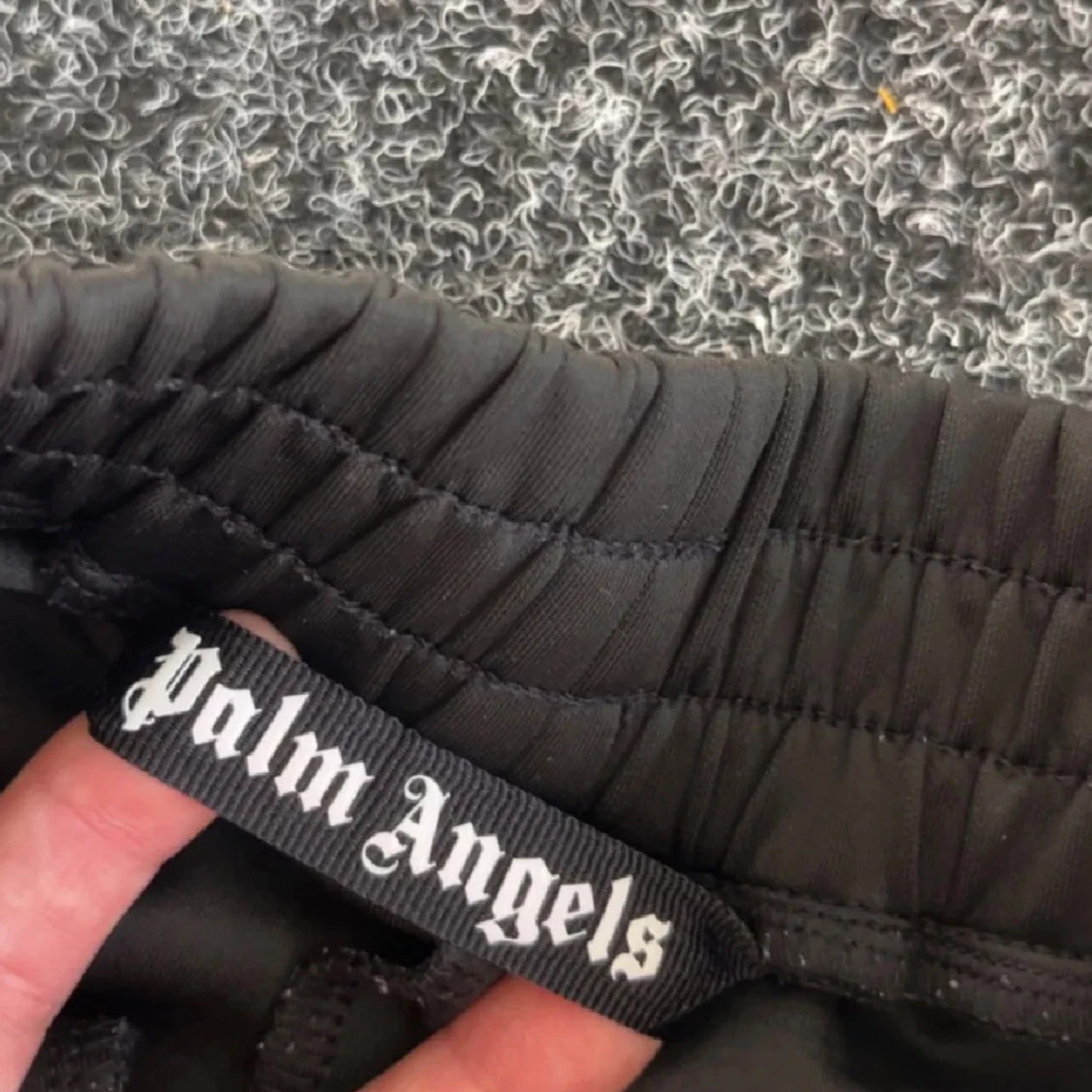 Palm Angels svarta mjukisbyxor med vita ränder - 2