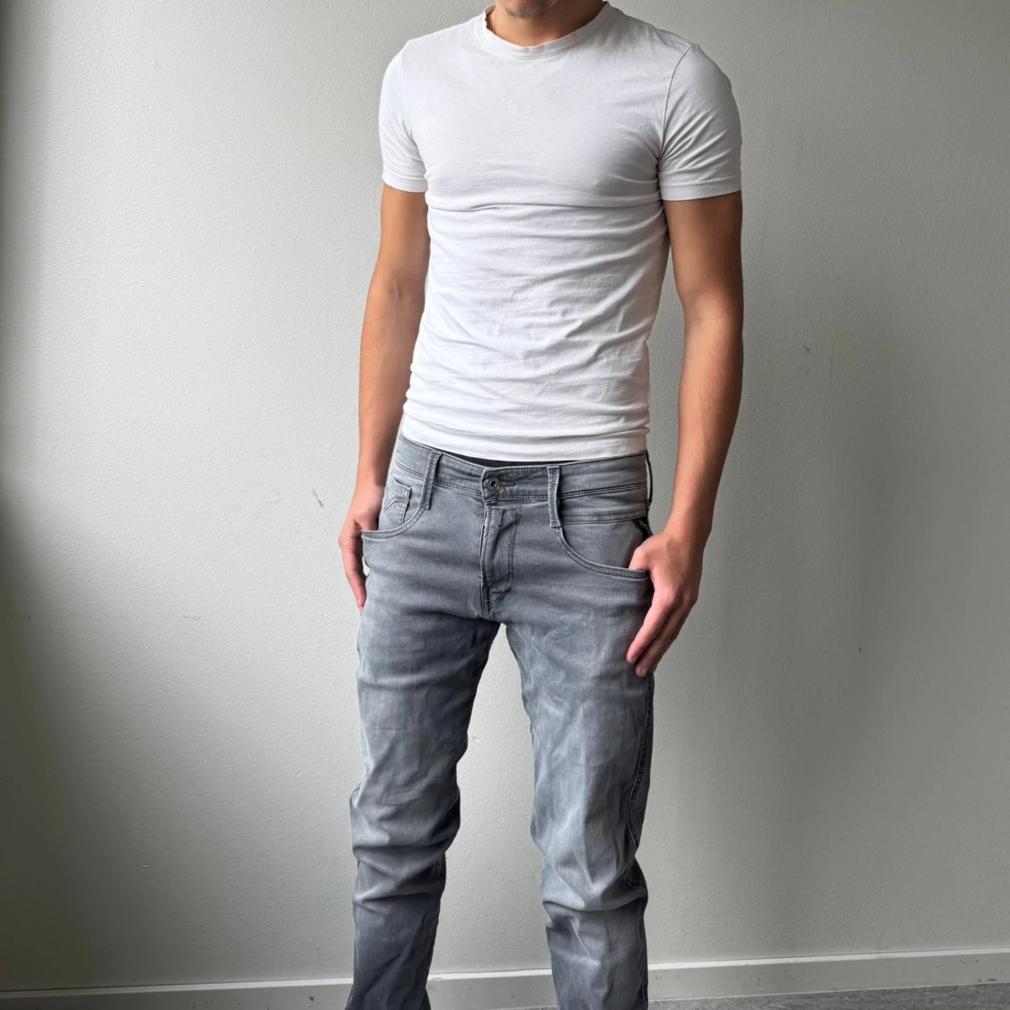 Grå jeansbyxor från Replay - 1