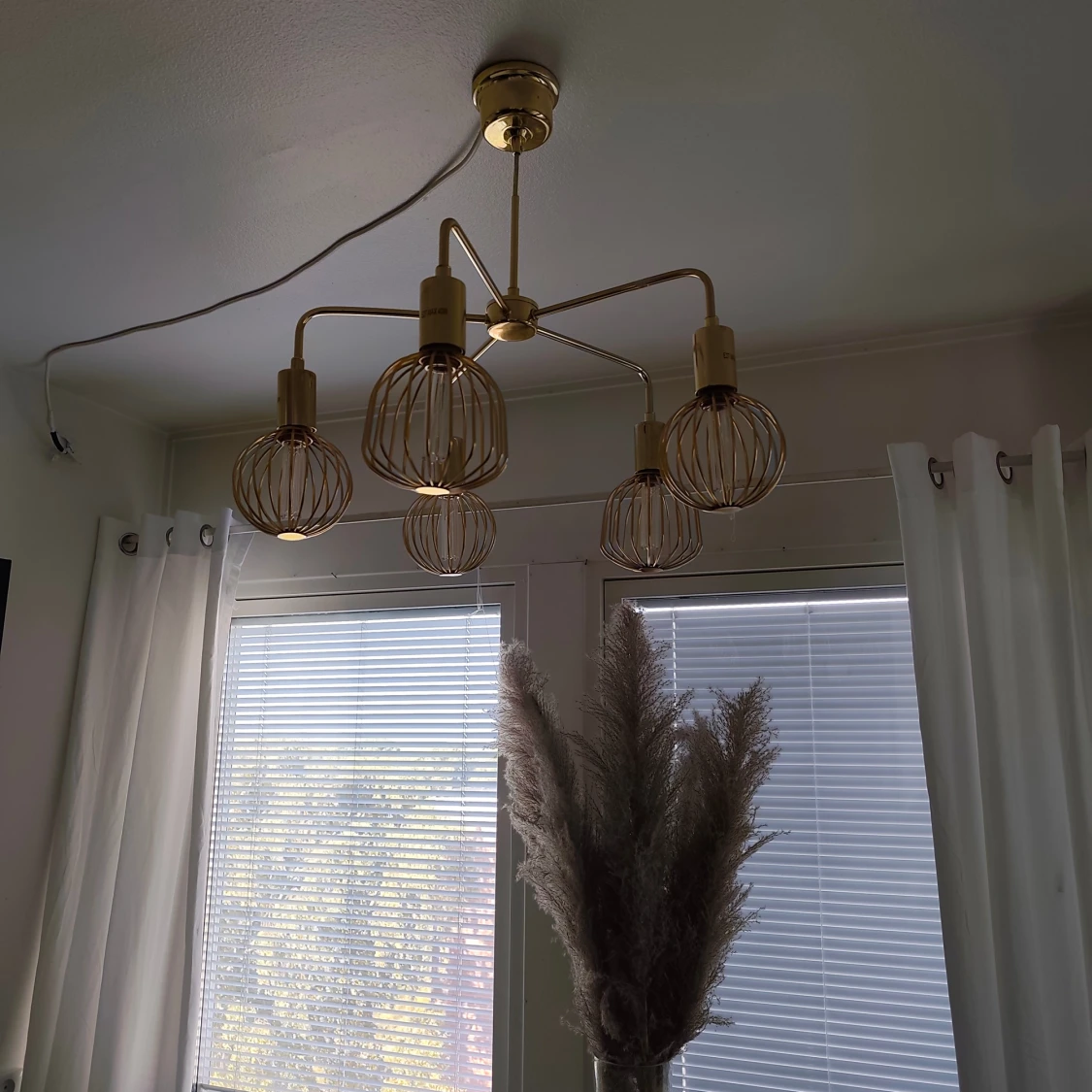 Modern taklampa med fem glödlampor i mässing - 1