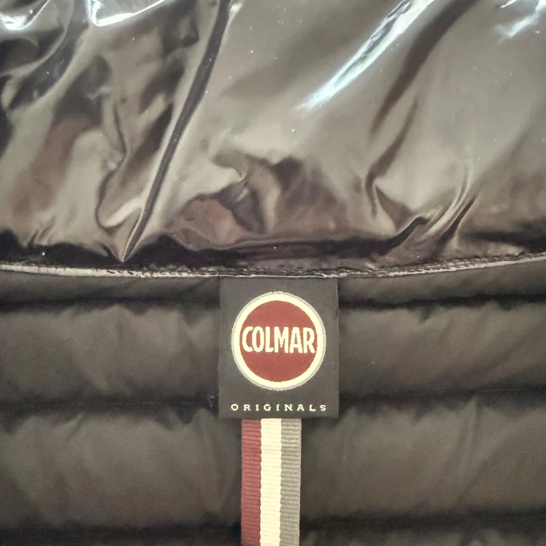 Svart glansig dunjacka från Colmar - 1