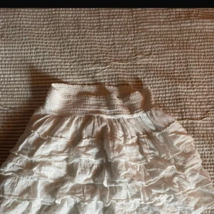 Volangkjol lei  - Volangkjol från märket Lei i bomull. 