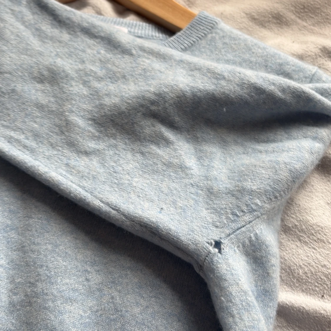 Ljusblå kashmirtröja från Davida - 2