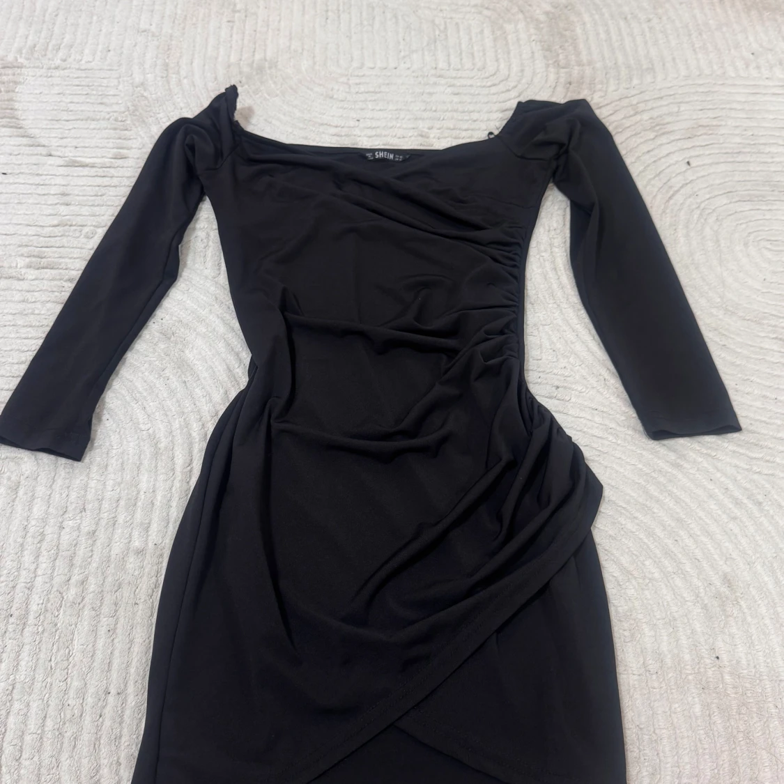 Svart omlottklänning från SHEIN
