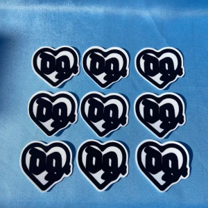 DG LOVEPILL - 9st klistermärken - 9st klistermärken med DG LOVEPILL motiv. Alla GTB/SBE beställningar kommer med foto + drainbaby sticker. Alla beställningar kommer med freebies!