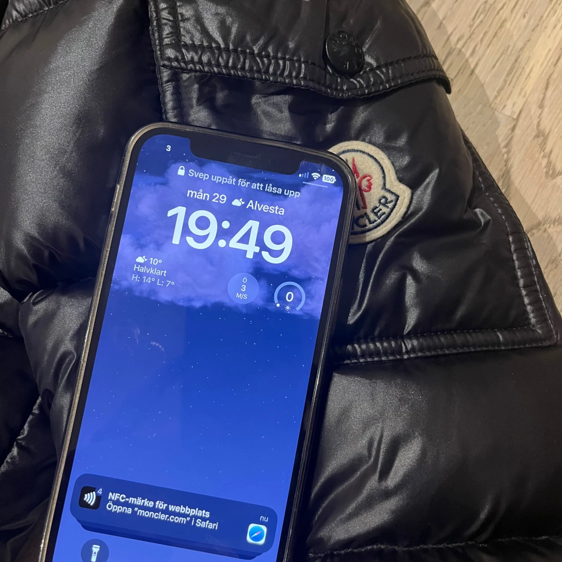 Svart Moncler pufferjacka med luva - 3