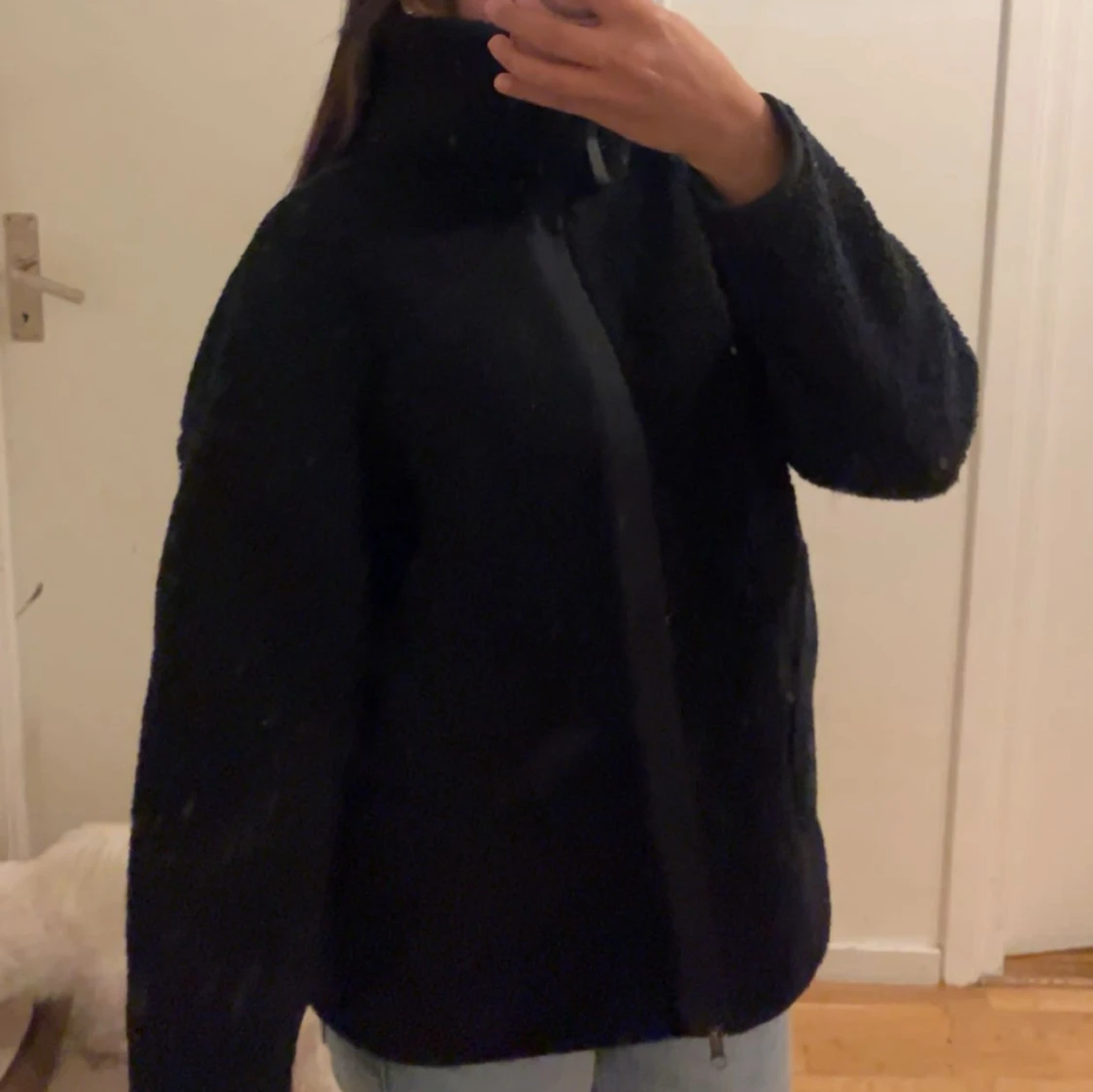 Svart teddyjacka med dragkedja