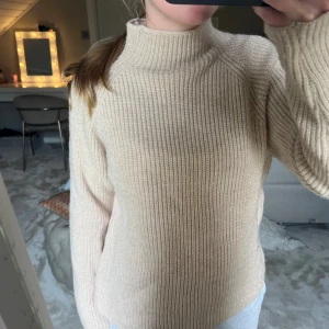 Rosa/beige stickad tröja  - Fin rosa/beige stickad tröja. Stolek S 