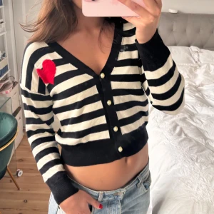 Randig kofta!  - Så snygg kofta storlek s/m men skulle säga snarare S