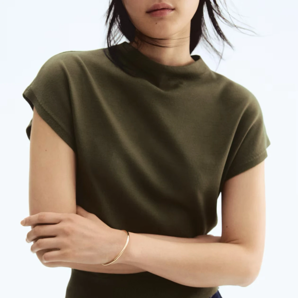 Olivgrön tuntstickad topp med kort ärm - 1