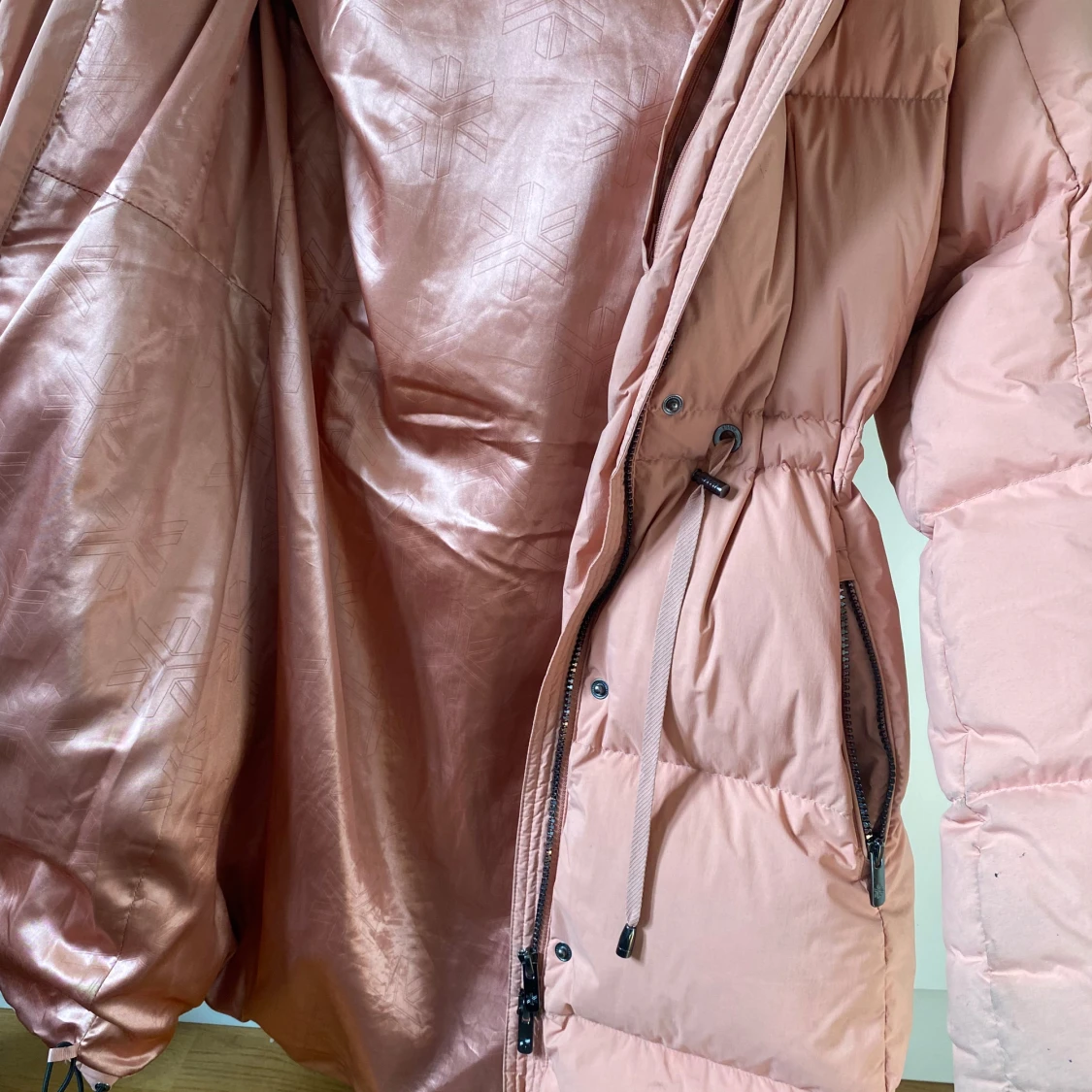 Rosa pufferjacka från Áhkká, strl 34 - 4