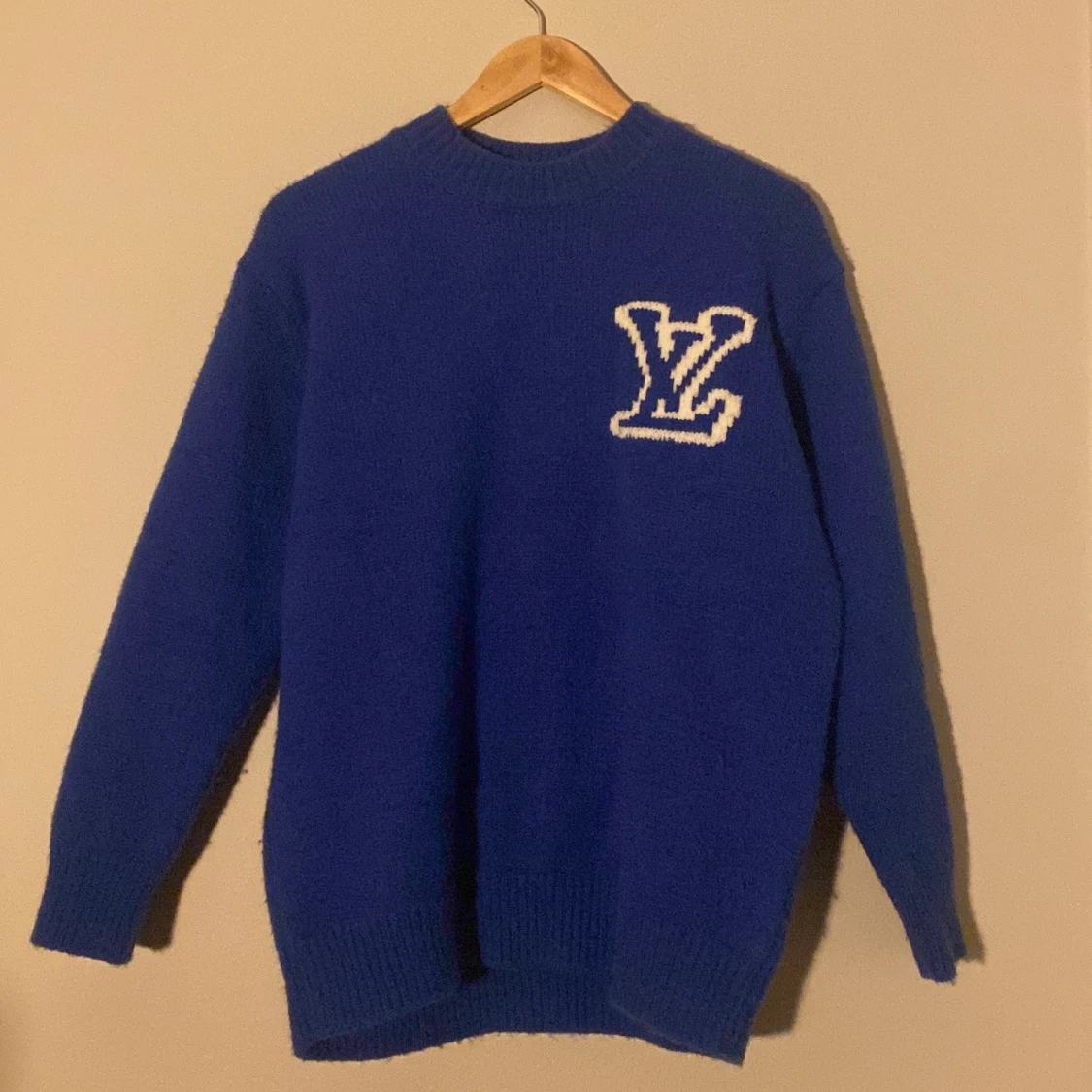 Blå stickad tröja från Louis Vuitton