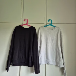 Svart och vit sweatshirt - 2 st basic sweatshirt ❣️