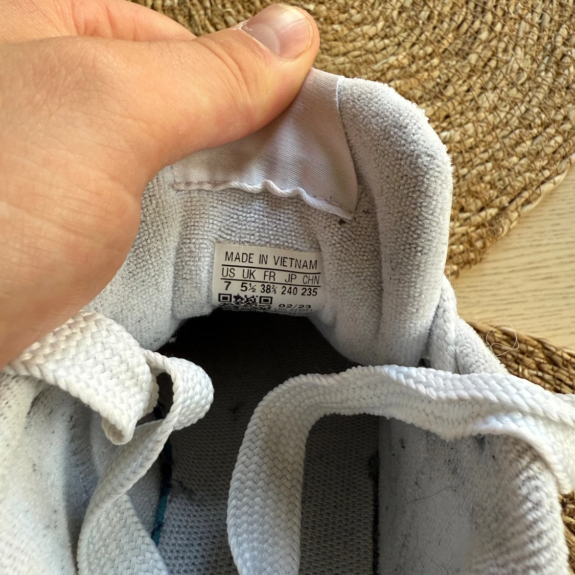 Vita Adidas originals sneakers i mocka och skinn - 4