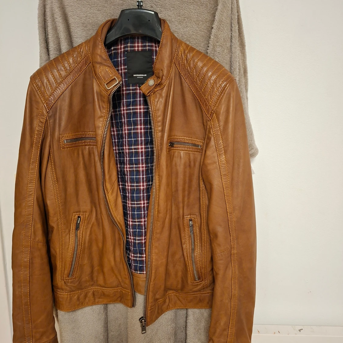 Skinnjacka Rock and Blue (cognac)