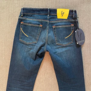 Hand picked jeans - Ett par helt sinnesjukt snygga Hand picked jeans. | Dom är helt nya, alla tags ingår. | Galen patch och otrolig tvätt. | Hör av er vid frågor!🌟 