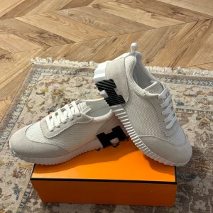 Nya skor  - Helt nya med box dust bag storlek 42 Snabbaffär pris sänks 