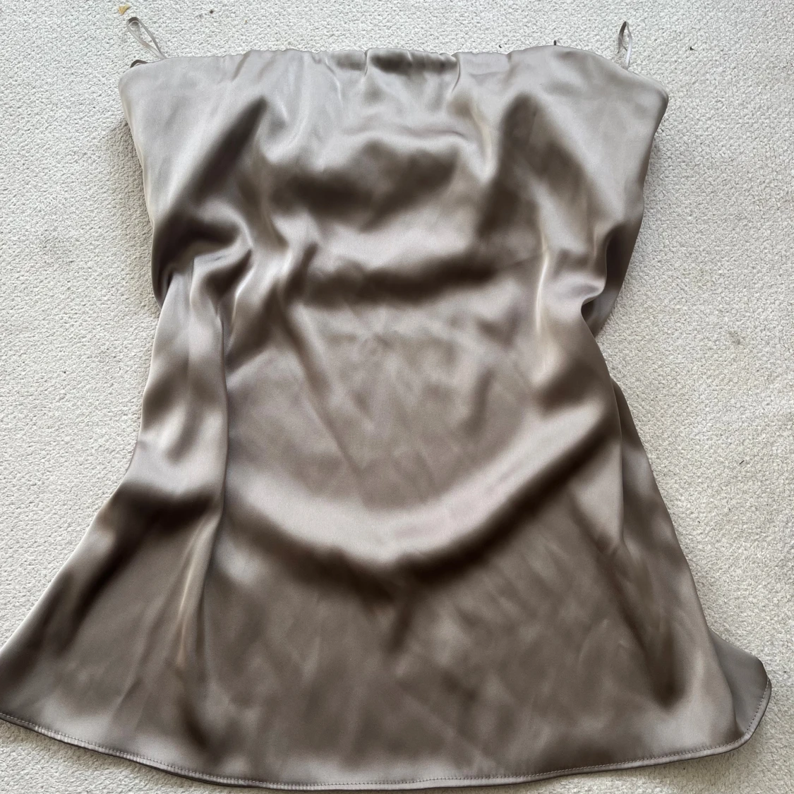 Champagnefärgad axelbandslös topp