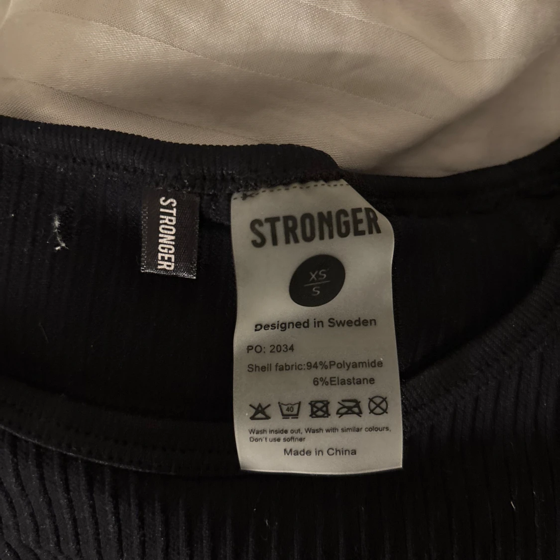 Svart ribbad träningströja Stronger XS/S - 1