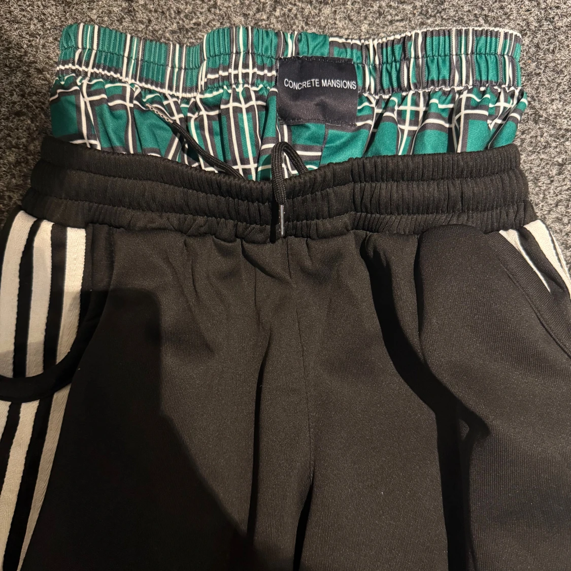 Svarta mjukisbyxor Concrete Mansions - 2
