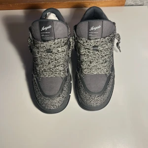 Axel Arigato area lo woven sneaker - Helt oanvända, orginalförpackning och kvitto finns. Tvär feta 😝