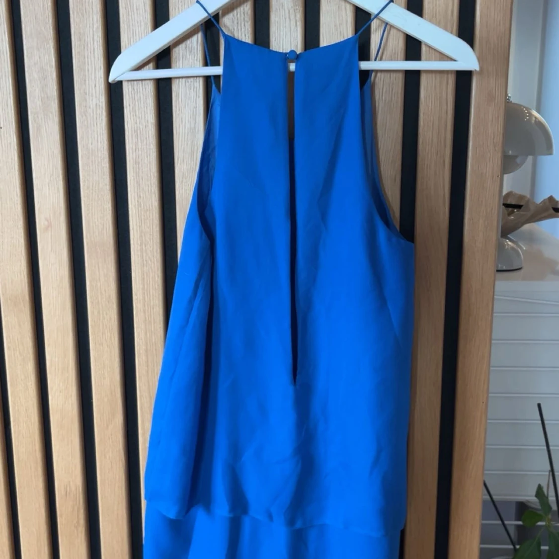 Klänning med öppen rygg - 1