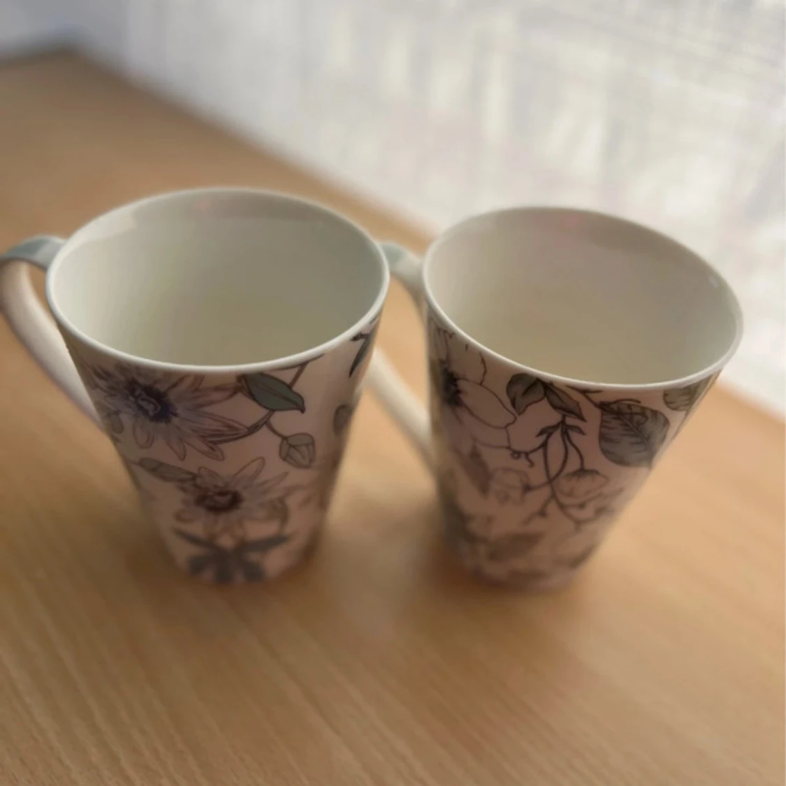 Två kaffemuggar - 2