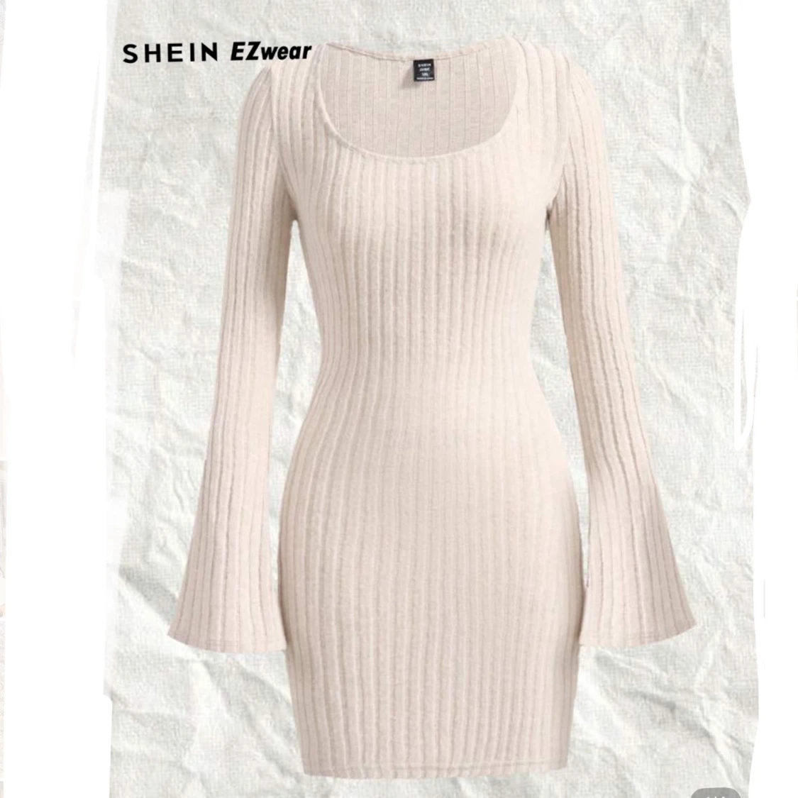 Beige ribbad klänning 
