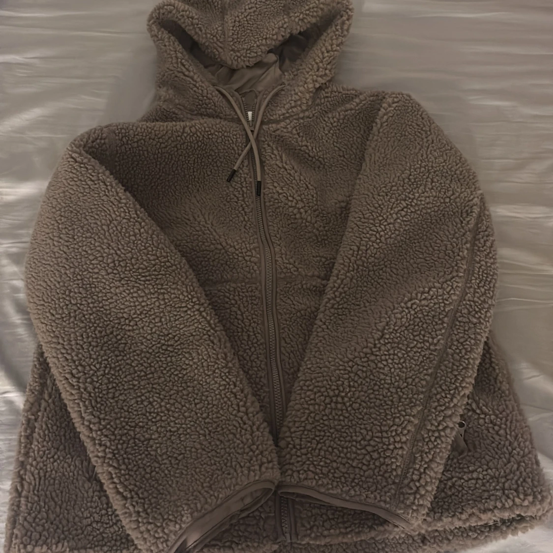 Beige teddyjacka med huva från H&M - 2